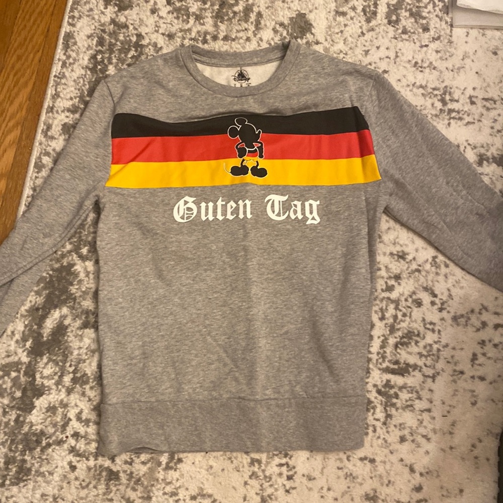 Disney Epcot Germany 🇩🇪 sweatshirt! Adorable! Never worked!